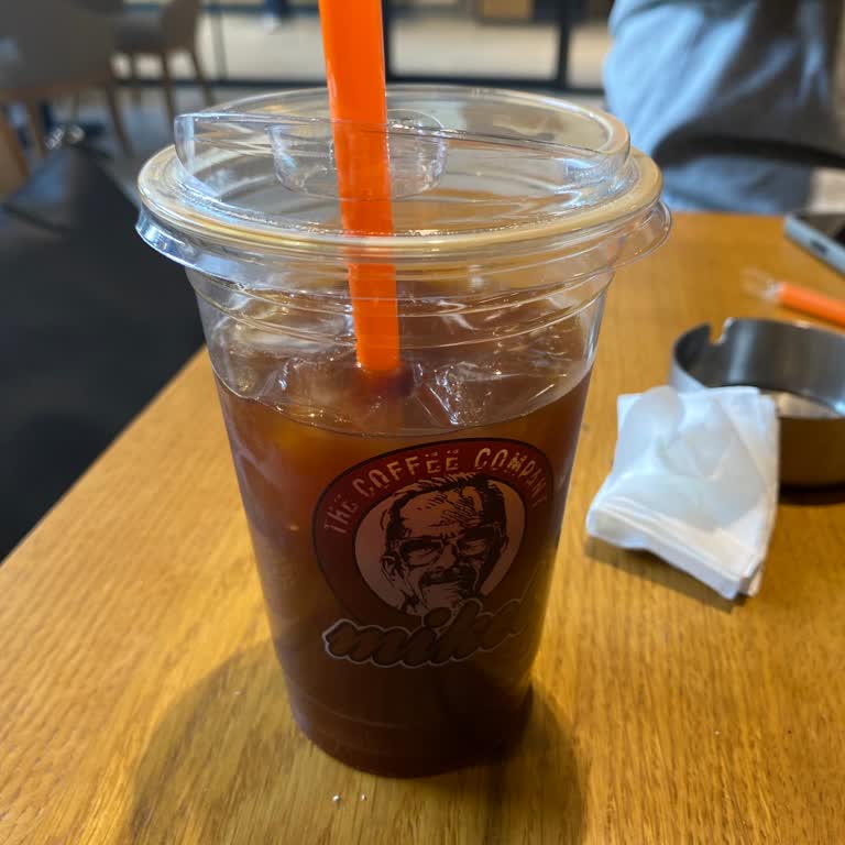 Kaba Davranış Ve Yanlış Boyutta Kahve Sunumu