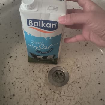 Balkan Markalı Sütte Bozulma Ve Sağlık Endişesi