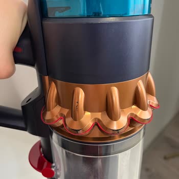 Dyson Gen5 Süpürge Boya Atması Ve Parça Çözülmesi Garanti İtirazı