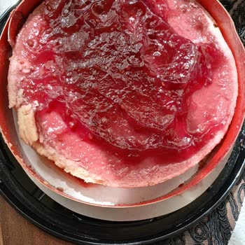 Son Kullanma Tarihi Geçmiş Ve Bozulmuş Cheesecake, Destek Yokluğu