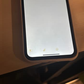 Yenilenmiş İphone 11'de Cam Kırılması Ve Hatalı Onarım