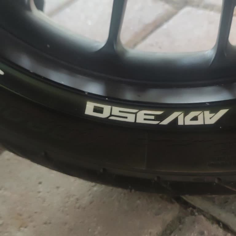 Honda ADV 350'de Metzel Lastik Çatlakları Güvenlik Riski Ve Garanti Talebi