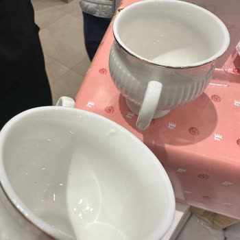 Karaca Menemen Şubesinde Defolu Fincanlar Ve Kaba Personel Üslubu