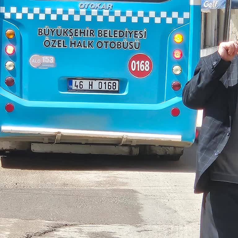 Şoför Rota Dışı Sürüşle Yolcuları Ve Yaşlıları Mağdur Etti