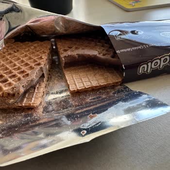 Eti Bir Dolu Ürünün İçindeki Üretim Hatası Tüketilemez Parçalar