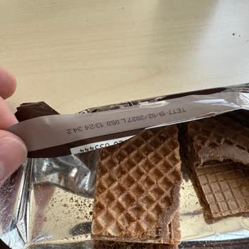 Eti Bir Dolu Ürünün İçindeki Üretim Hatası Tüketilemez Parçalar