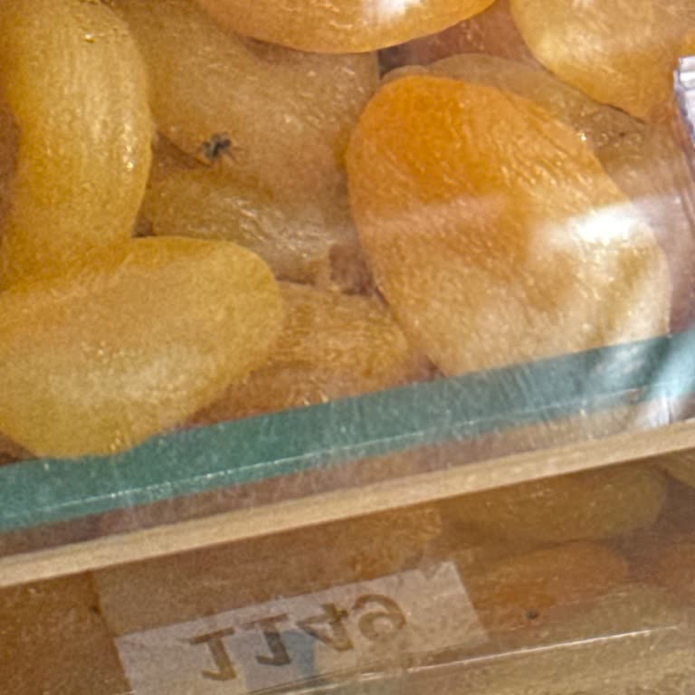 Özkuruşlar Market Veysel Karani Şubesinde Kuruyemiş Reyonunda Örümcek Ve Elektrik Çarpması