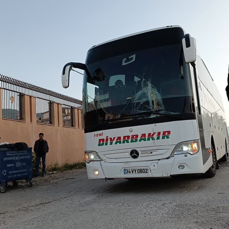 Hızlı Ve Dikkatsiz Şoför Nedeniyle Kaza Ve Yolcu Güvenliği İhlali