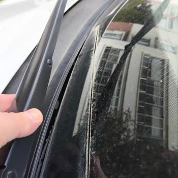 Garanti Kapsamında Silecek Izgarası Arızası Ve Yanıltıcı Silikon Çözümü