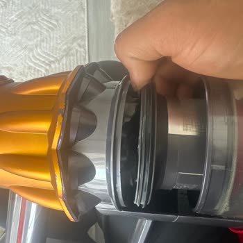 Garanti Kapsamındaki Dyson V12 İç Parçasının Kırılması Ve Servisin Kullanıcı Hatası Değerlendirmesi
