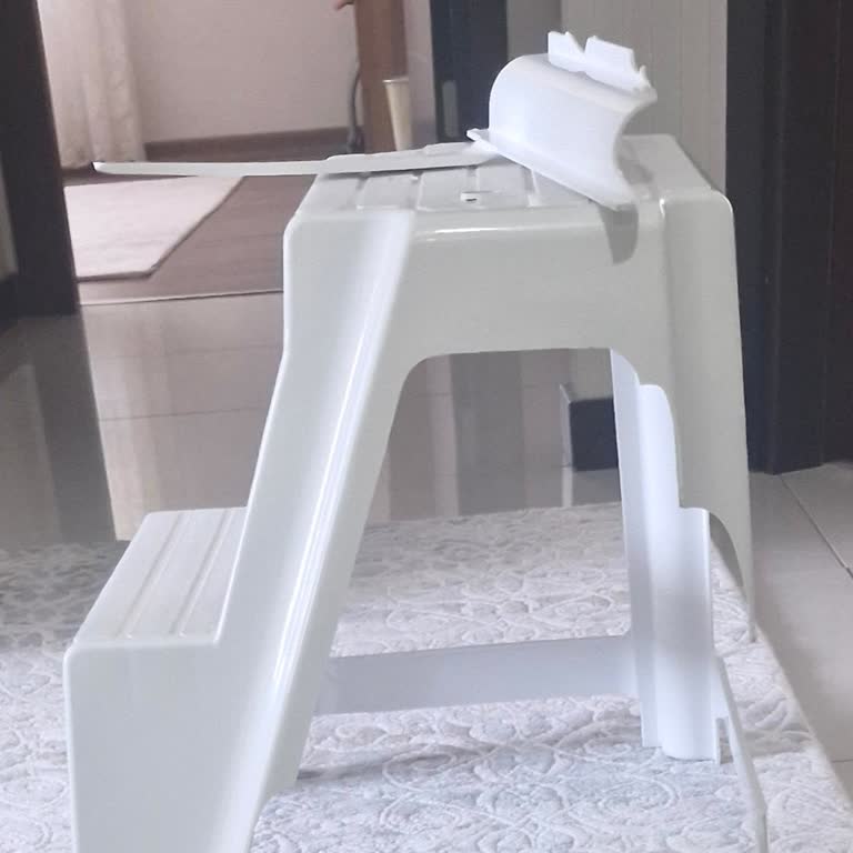 Koçtaş'ta Holiday Tabure Merdiveninde Ayağının Kırılması Ciddi Güvenlik Riski