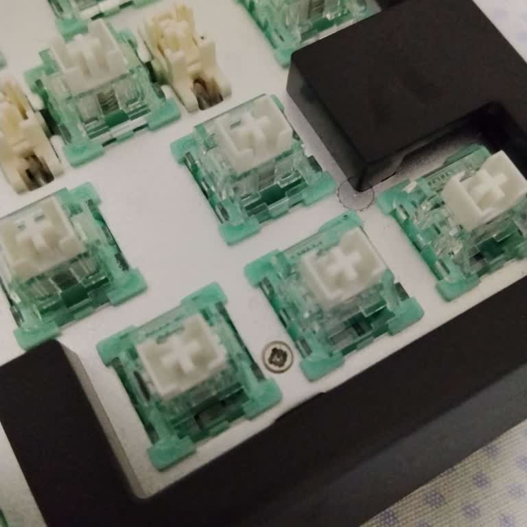 Hepsiburada'da Satın Aldığım Klavye Deforme Vidalarla İkinci El Şüphesi Ve Satıcıya Destek