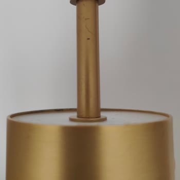 Kağıt LED Abajurda Çizik Ve Lekeler