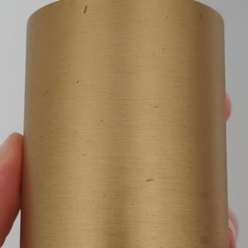 Kağıt LED Abajurda Çizik Ve Lekeler