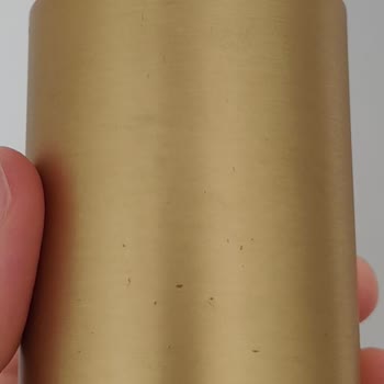 Kağıt LED Abajurda Çizik Ve Lekeler