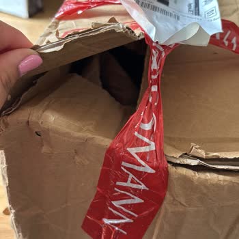 Hepsijet İle Gelen Kargo Paketim Yırtıldı Ve Ürünler Kirli