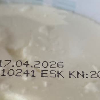 Son Tüketim Tarihi Geçmemiş Pınar Denge Laktozsuz Yoğurtta Ekşi Ve Küflenme