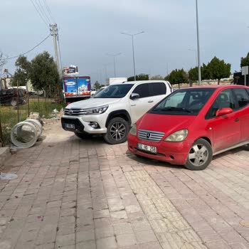 Altınova Lara Çarşı AVM’de Otopark Yokluğu Yaya Güvenliğini Tehdit Ediyor