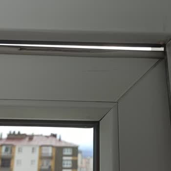 Neova Sigorta Rüzgâr Nedeniyle Kırılan Balkon Kapısını Ödemedi