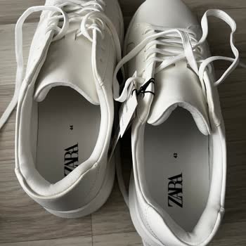 Aynı Pakette Farklı Marka Ve Numara Ayakkabılar Gönderildi