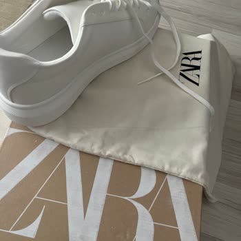 Aynı Pakette Farklı Marka Ve Numara Ayakkabılar Gönderildi