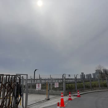 Sahildeki Kapı Ve Bariyerler Yaya Ve Bisikletlileri Engelliyor