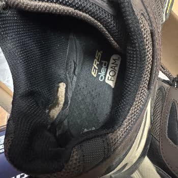 Skechers Yürüyüş Ayakkabısının Astarı 3 Ayda Yırtıldı, Üretim Hatası İddiası