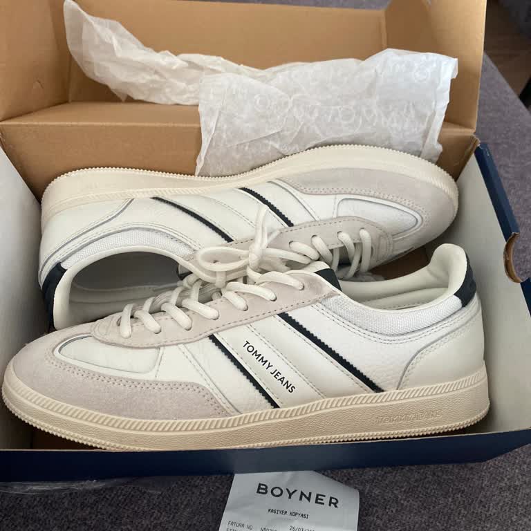 Ayakkabının Ağrısı Ve Kokusundan Şikayet, Boyner Mağazasında İlgisiz Tavır