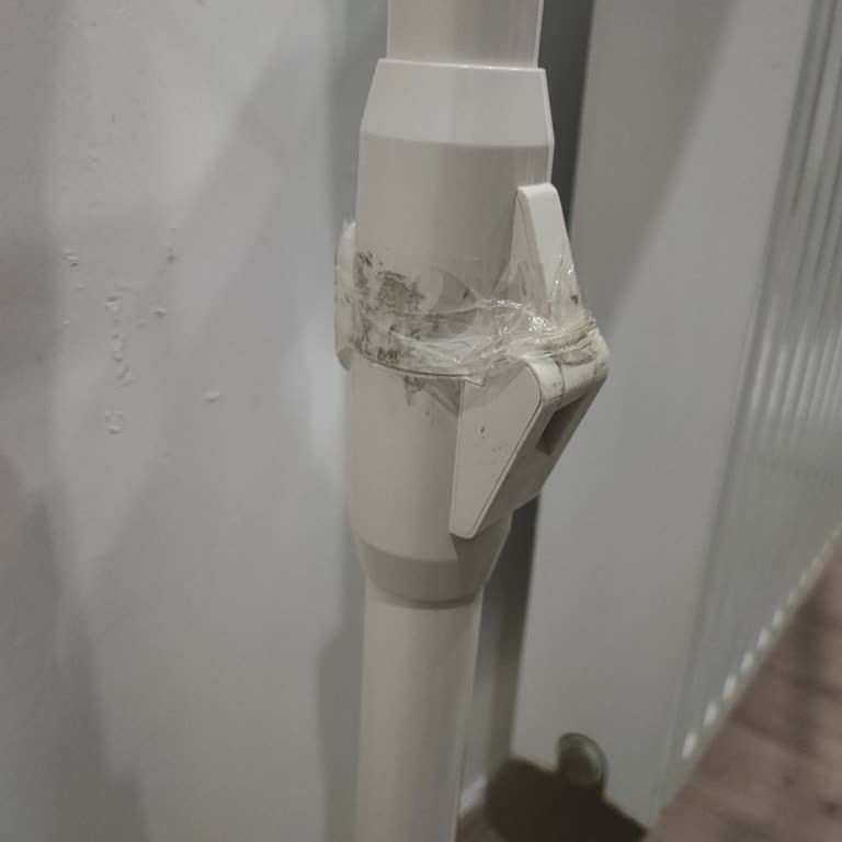 Sinbo Şarjlı Süpürgede Kırılan Parçanın Hızlı Değişimi Gerekiyor