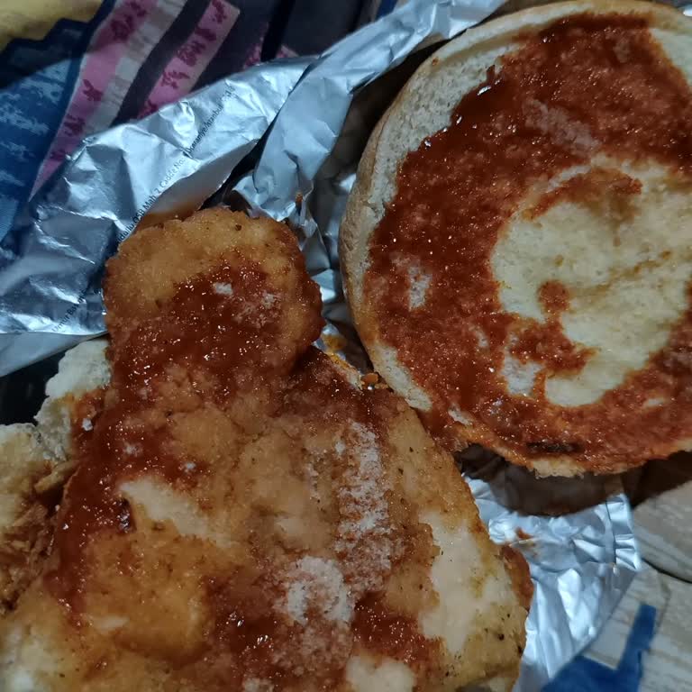 Yemeksepeti Hamburger Siparişlerinde İstenmeyen Malzeme Ve Yetersiz Müşteri Desteği