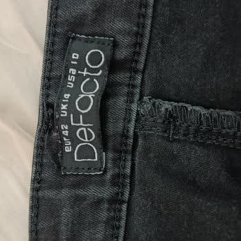 DeFacto Pantolonlarda Hızlı Aşınma Ve Renk Atması, Faturasız Ürün İçin Hediye Çeki Talebi