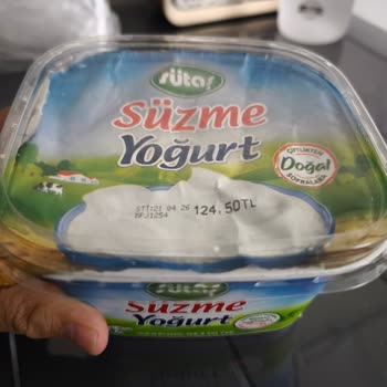Sütaş Süzme Yoğurdu Süresi Geçmiş Ve Rahatsız Edici Kokuya Sahip