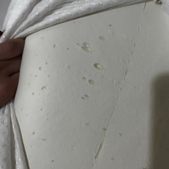 Kırık Ve Lekeli Ortopedik Yastık İçin Tam İade Talebi