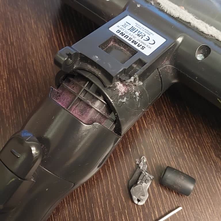 Garanti Kapsamındaki Samsung Bespoke Şarjlı Süpürgenin Tekerlek Parçasının Aniden Kırılması