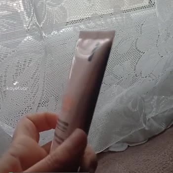 New Well Doğal Işıltılı Krem Aydınlatıcının Yarısı Boş Geldi