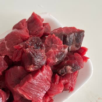 Bozuk Kötü Kokulu Et İçin Sağlık Riski Ve İade İsteği