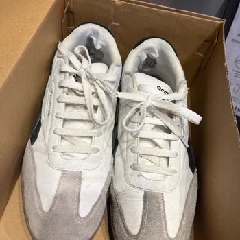 Reebok Sneakers’ımda Kısa Sürede Topuk Delinmesi Ve Renk Atması