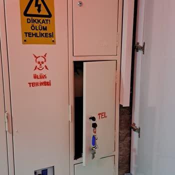 Türk Telekom Teknisyenleri Kilidi Kırdı Ve Panoyu Açtı Güvenlik Tehlikesi