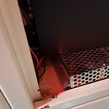 Türk Telekom Teknisyenleri Kilidi Kırdı Ve Panoyu Açtı Güvenlik Tehlikesi