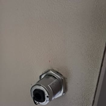 Türk Telekom Teknisyenleri Kilidi Kırdı Ve Panoyu Açtı Güvenlik Tehlikesi