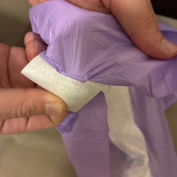 Petfor Eğitim Pedinde Yapışkan Bantların Kağıttan Ayrılamaması Üretim Hatası