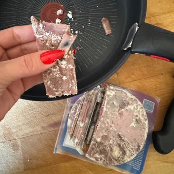 Metro Market Pendik Şubesinde Kavurmanın İçinde Yabancı Madde Ve Hijyen Sorunu