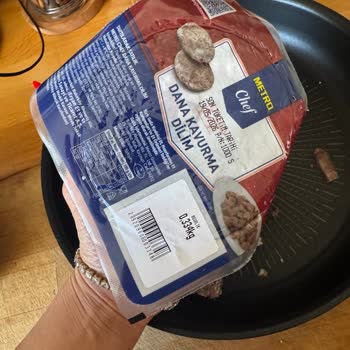 Metro Market Pendik Şubesinde Kavurmanın İçinde Yabancı Madde Ve Hijyen Sorunu