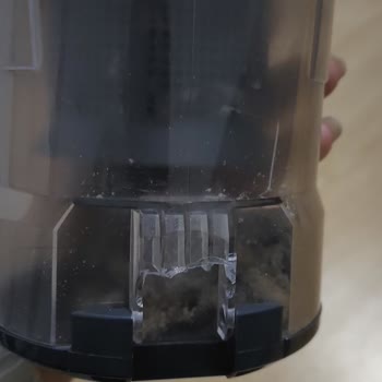 Kırık Süpürge Ve Garantili Yardım Eksikliği