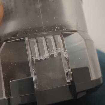 Kırık Süpürge Ve Garantili Yardım Eksikliği