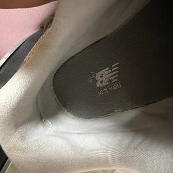 New Balance 9060 Ayakkabısında Kısa Sürede Taban Çatlaması Ve İç Yırtılma