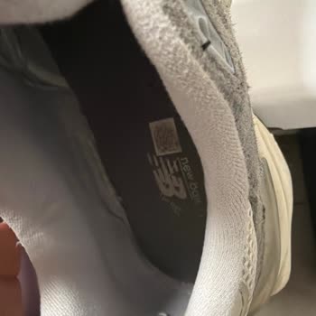 New Balance 9060 Ayakkabısında Kısa Sürede Taban Çatlaması Ve İç Yırtılma