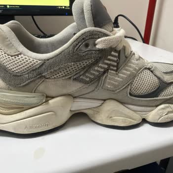 New Balance 9060 Ayakkabısında Kısa Sürede Taban Çatlaması Ve İç Yırtılma