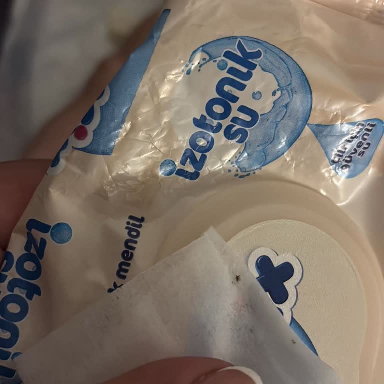 Molfix İzotonik Islak Mendilde Sinek Görüntüsü Hijyen Sorunu