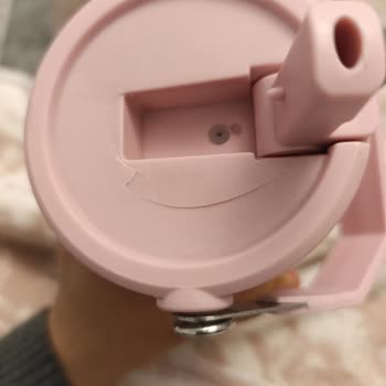 Çatlayan Üst Kapak Ve Sızıntı Nedeniyle Termos Kullanılamaz